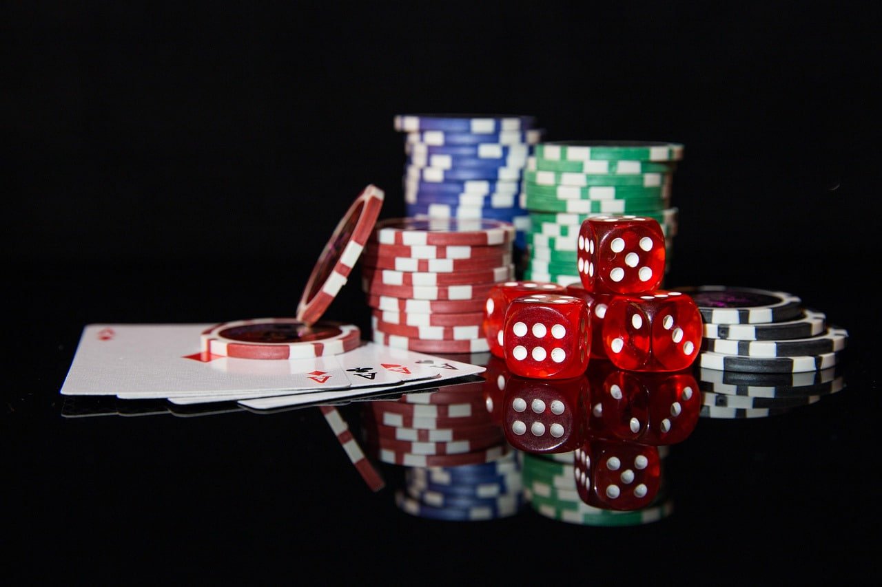 Live Baccarat ဂိမ်းဒိုင်နှင့် ကတ်ဖြန့်ခြင်း